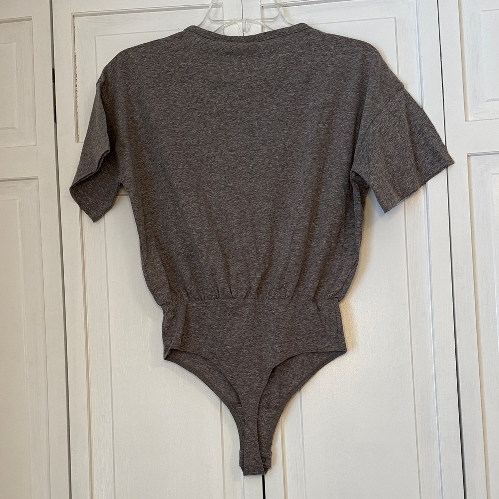 Universal Threads Gray Bodysuit T-Shirt - Picture 4 of 5